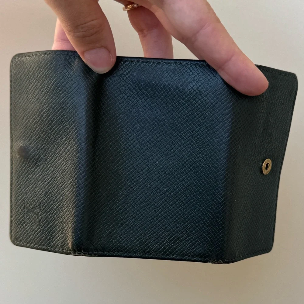 LOUIS VUITTON TAIGA KEY HOLDER